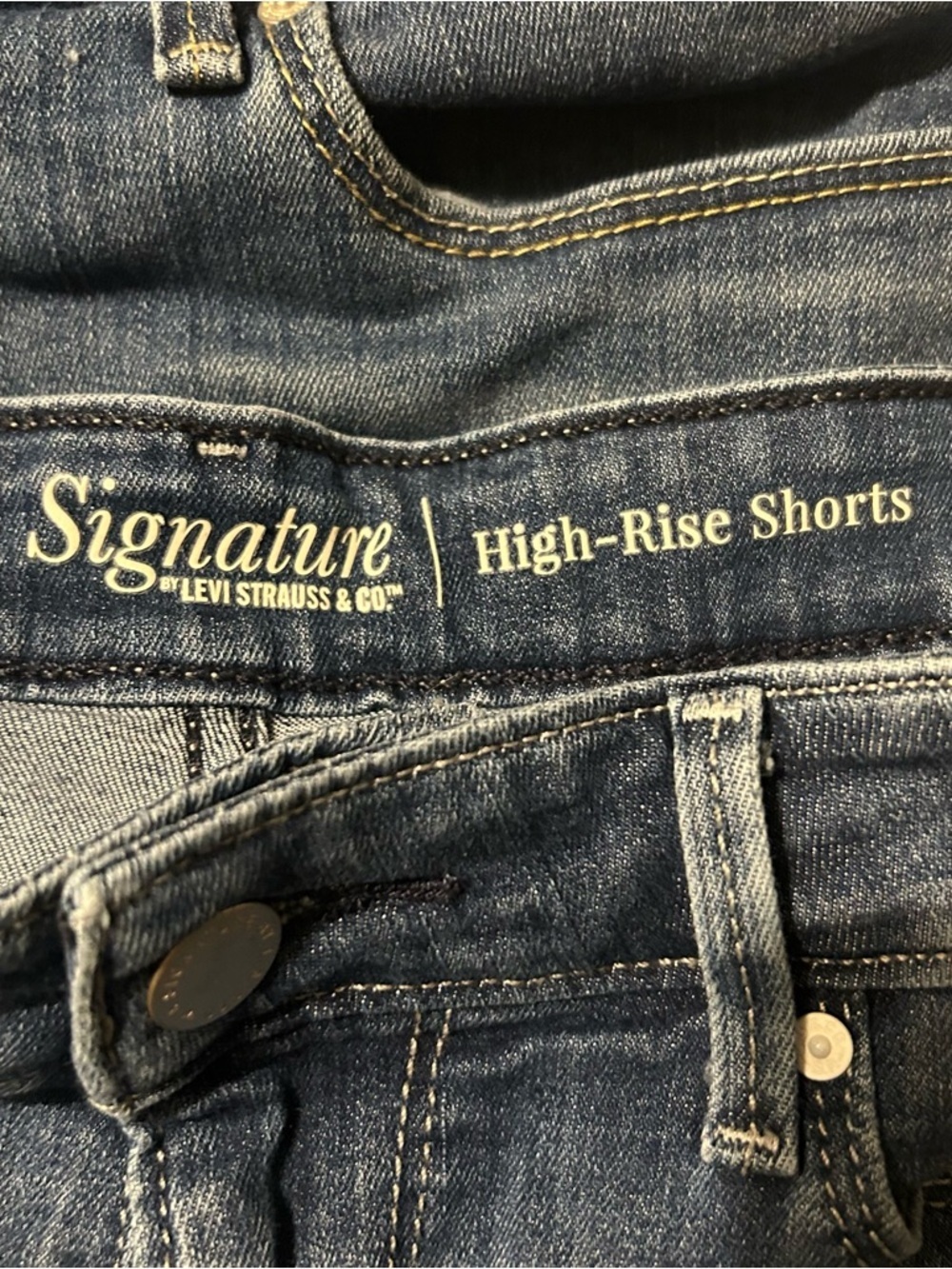 Levi's Blue Denim Signature Shorts Size 12 Medium Length and Bermuda - Picture 8 of 10
